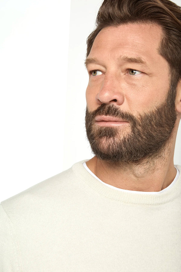 cashmere crewneck, sand cashmere sweater, italian style, made in italy, 100% cashmere sweater, lightweight cashmere knit, luxury knitwear, slim fit cashmere top, ribbed cashmere sweater, elegant menswear knit, premium italian sweater, versatile layering piece, fine cashmere knit, classic crewneck sweater, breathable cashmere top, minimalist cashmere sweater, soft cashmere knitwear, timeless italian knit, sophisticated menswear sweater, everyday luxury knit